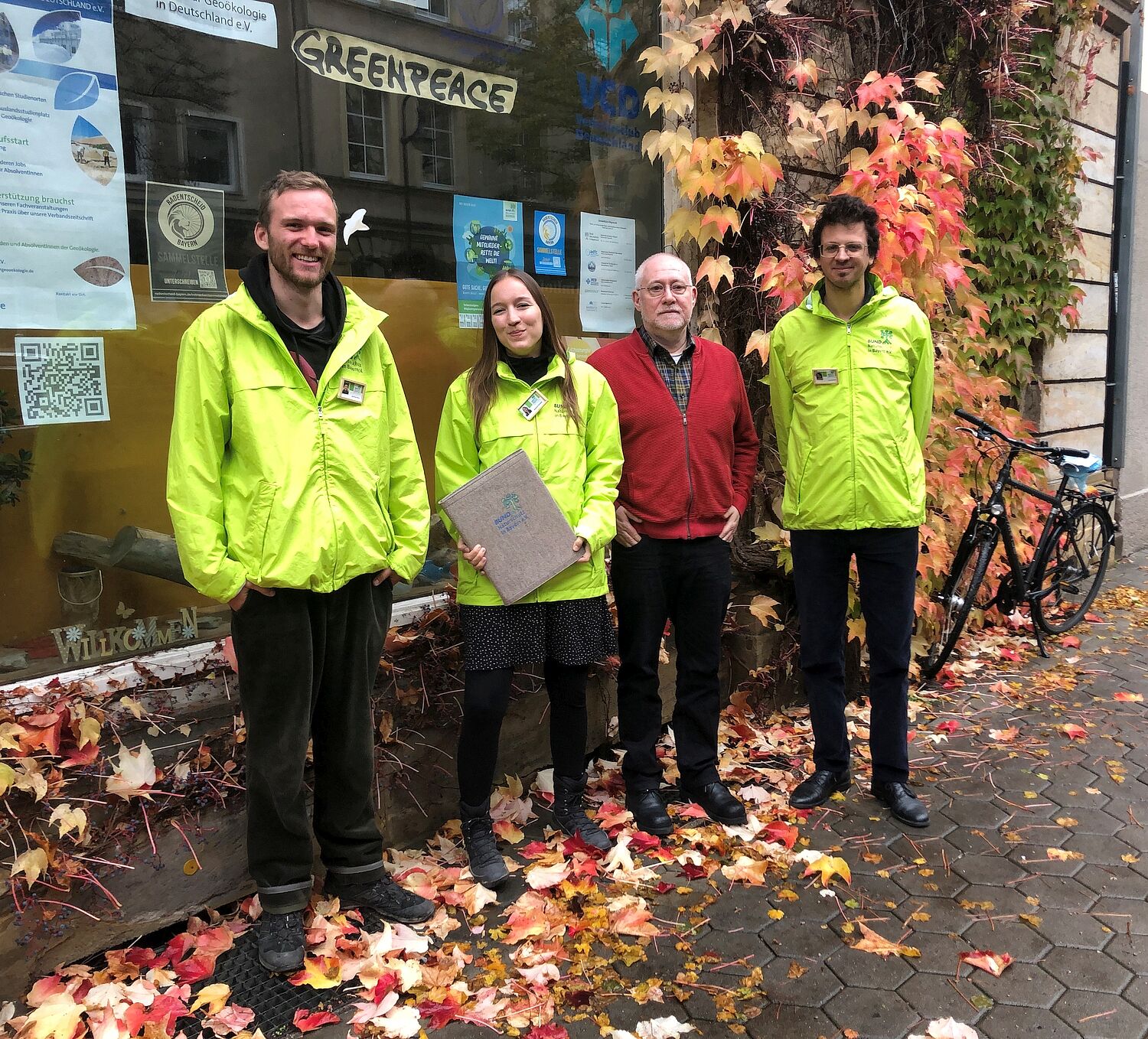 Okt 2022: unsere BN-Werber*innen Johannes K., Josephine M. und Lars P. (2. v.r. Dr. Lüers, Geschäftsführung)